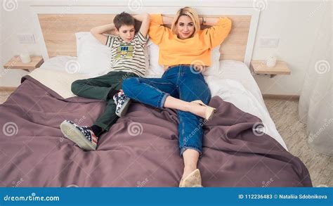 mom and son share room|New love, same bed